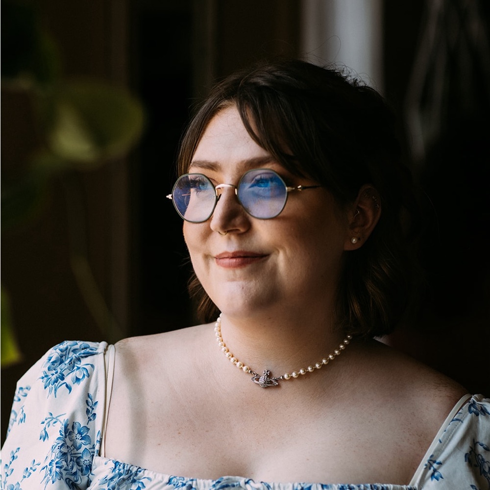 Meet your Posher, Cassandra